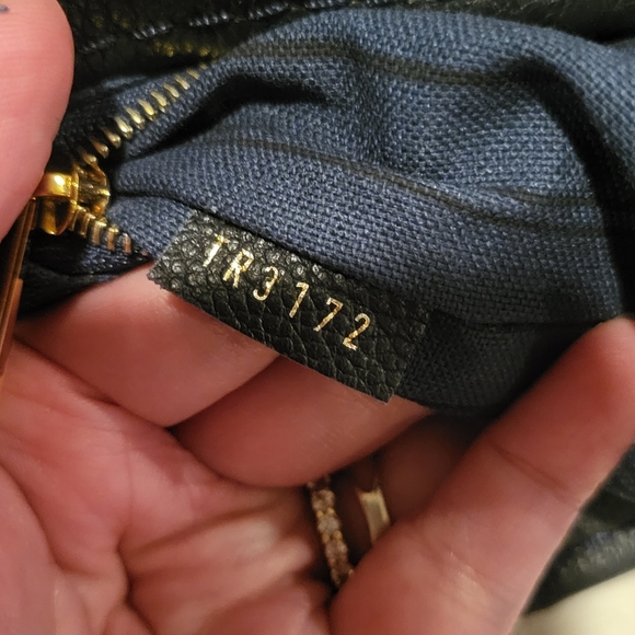 No longer my style, bag needs a new owner who can show her off! - Picture 7 of 8